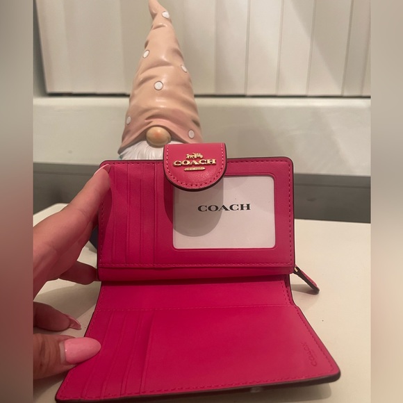Medium Coach Wallet - Picture 2 of 2